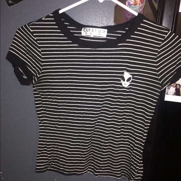 Selling a black and white crop top with an alien - Picture 1 of 3